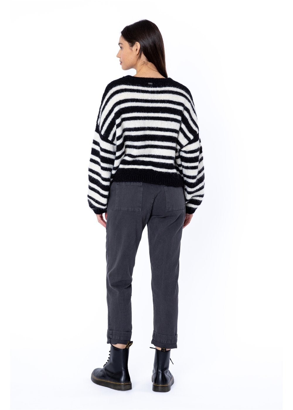 SISSTR OCEAN SHORES SWEATER - BLK - Stoke Outlets