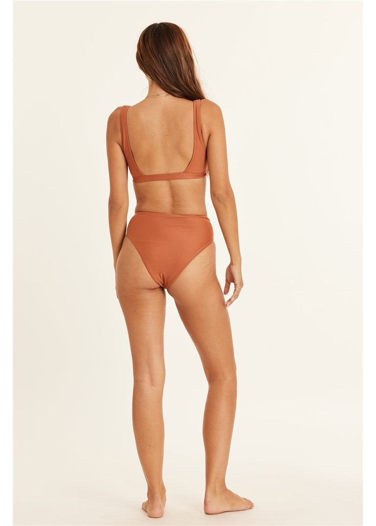 Sisstr Seeker Solid Tank - Stoke Outlets