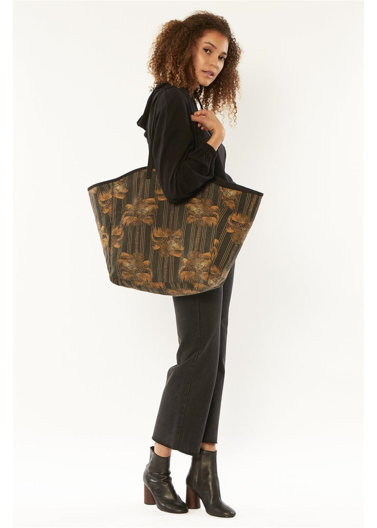 AMUSE SOCIETY TUCKED AWAY TOTE-BLK - Stoke Outlets